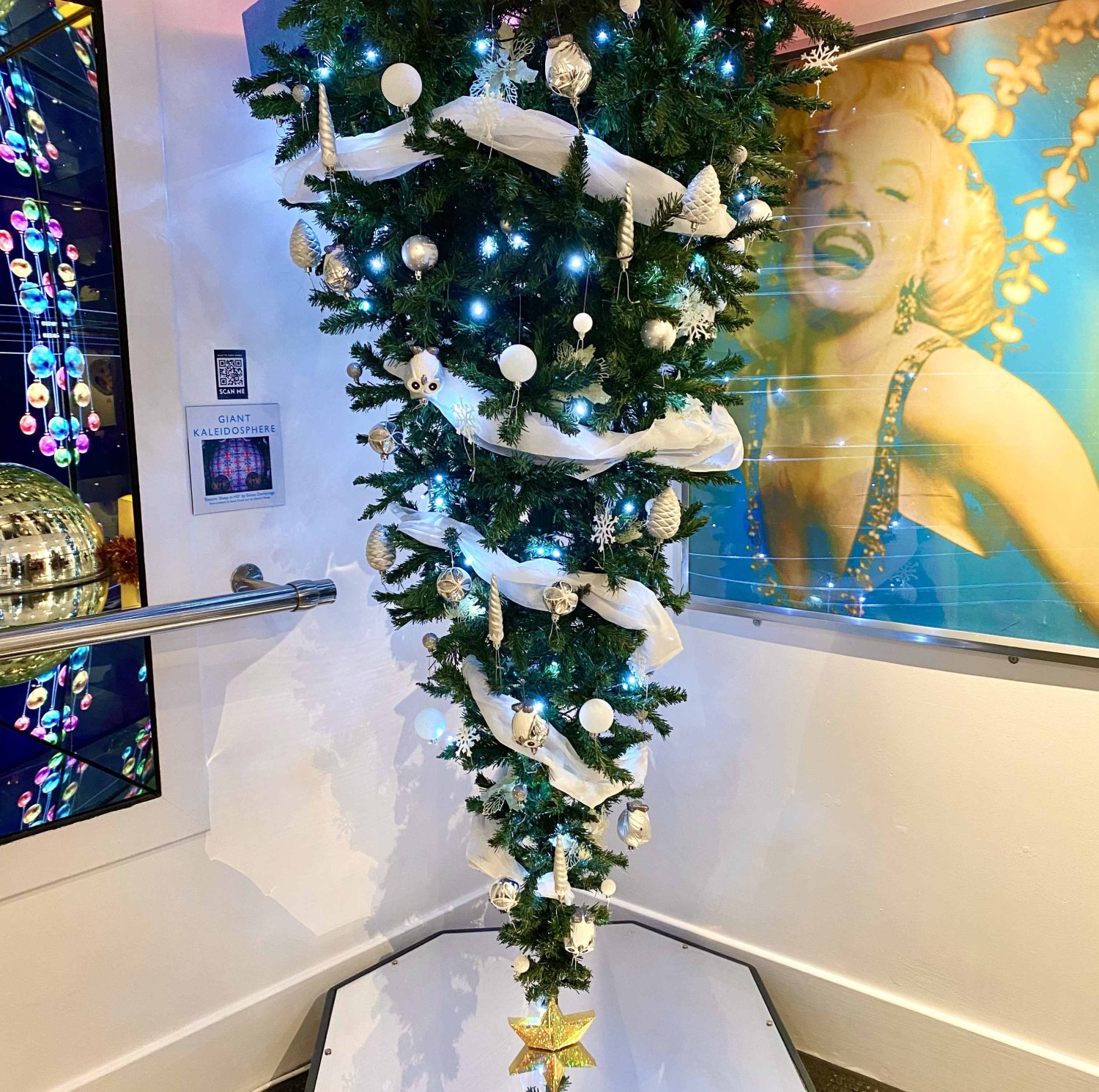 Upside-Down Christmas Tree Upside-Down Christmas Tree